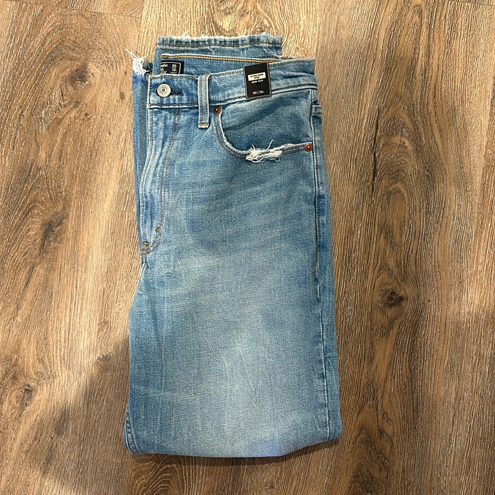 Abercrombie ultra high rise mom Jean
